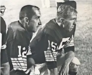  ?? PACKER PLUS ?? Zeke Bratkowski (left) and Bart Starr watch the action from the sideline at Lambeau Field. Bratkowski was Starr’s backup from 1963-’68.