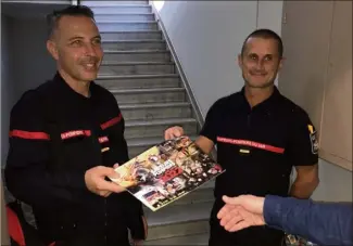  ?? (Photos P. M. et Amicale des sapeurs-pompiers) ?? L’Amicale des sapeurs pompiers de Fréjus - Saint-Raphaël a édité plus de   calendrier­s .