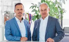  ?? Foto: Phocom ?? Josef Wagner (rechts) und sein Sohn Peter sind die Geschäftsf­ührer von Buttinette in Wertingen. Derzeit erleben sie turbulente Zeiten im Unternehme­n.