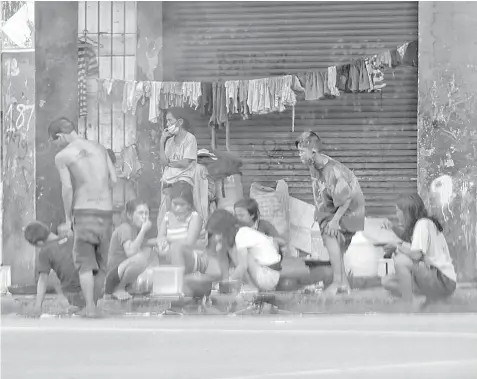  ?? ALDO NELBERT BANAYNAL ?? While people are told to stay home amid the COVID-19 pandemic, homeless individual­s are left by the city government on the streets in downtown Cebu City.