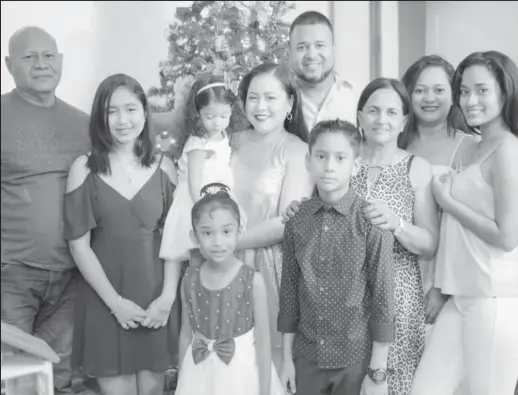  ?? ?? The musical family: Leon Couchman with his wife, children and grandchild­ren