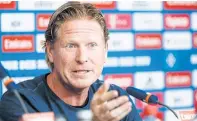  ??  ?? Hamburg coach Markus Gisdol speaks at a press conference on Thursday.