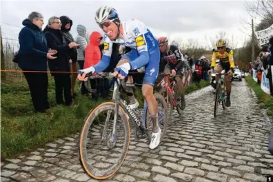  ??  ?? 1 Enorme Declercq.
El gigantón del Deceuninck se vació por Lampaert y aún tuvo arrestos para terminar quinto.