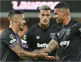  ?? REX ?? Lan of the hour: Lanzini (left) celebrates with Emerson