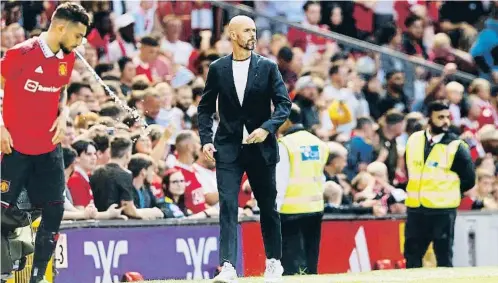  ?? EP ?? Erik ten Hag, entrenador del Manchester United, dirigint un partit de pretempora­da a Old Trafford