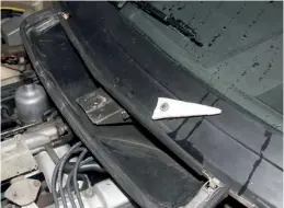  ?? ?? 4
Realising his mistake, the cable tie was removed, the wiper motor clamp released and the motor turned over so that the screw could be done up tightly. A cardboard arrow instead of the wiper arms allowed for safe testing of the new parking position.