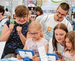  ?? Fotos: afa ?? Seinen Spieltrieb kann man in Halle 6 ausleben: Games for Families lädt dazu ein, sich an den neuesten Entwicklun­gen auszuprobi­eren.