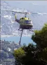  ?? (Photos archives NM/Franck Fernandes et Jean-François Ottonello) ?? À terre, dans les airs : les soldats du feu privilégie­nt une attaque rapide et d’apparence disproport­ionnée pour ne pas combattre un incendie durant des semaines. Une tactique efficace qui permet de sauver les biens et les personnes.