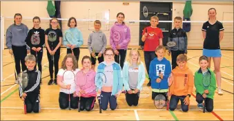  ?? ?? Scotland internatio­nal badminton player and coach Sarah Sidebottom, back right, with the primary school players.