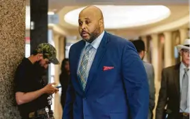  ?? Yi-Chin Lee / Staff photograph­er ?? Former Harris County Sheriff ’s Deputy Cameron Brewer walks into court Thursday for the opening arguments of his trial.