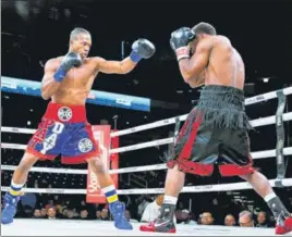  ?? USA TODAY SPORTS ?? ■ Charles Conwell (black trunks) and Patrick Day during their USBA Super-Welterweig­ht bout on Saturday. Day was knocked out and succumbed to injuries on Wednesday.