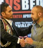  ?? LITO M. TECSON/CDN ?? WBOchampio­n Nonito Donaire Jr. and Zsolt Bedak shake hands after the final press conference yesterday.