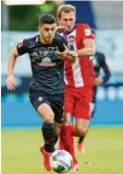  ?? Foto: Witters ?? Werders Rashica (l.) setzt sich gegen Jonas Föhrenbach durch.