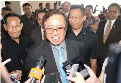  ?? Photo by Chimon Upon ?? Abang Johari in jovial mood as he answers questions from the media. —