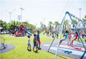  ?? MERY GRANADOS ?? Niños disfrutan del nuevo Parque Ernesto McCausland, ubicado en La Chinita.
