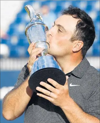  ?? Gerry Penny EPA/Shuttersto­ck ?? FRANCESCO MOLINARI kisses the Claret Jug trophy after winning the British Open. He played his final 37 holes without a bogey and didn’t wilt despite being paired with Tiger Woods in the final round.