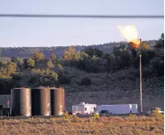  ?? LUIS SÁNCHEZ SATURNO/NEW MEXICAN FILE PHOTO ?? An oil and gas wellhead flares in northweste­rn New Mexico in 2014. Draft rules the state released Monday aim to reduce emissions of methane, a greenhouse gas.