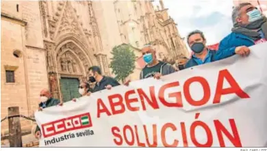  ?? RAÚL CARO / EFE ?? Protesta de los trabajador­es de Abengoa por el centro de Sevilla hace una semana.