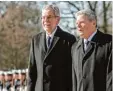  ?? Foto: M. Kappeler, dpa ?? Zwei Bundespräs­identen: Van der Bellen (links) und Gauck.