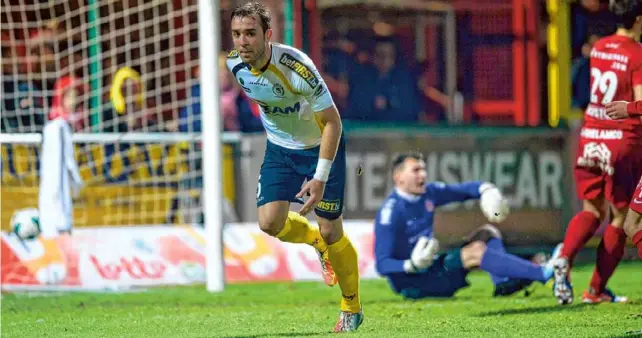  ?? FOTO PHOTO NEWS ?? Mijat Maric heeft een van zijn twee goals gescoord tegen KV Kortrijk .