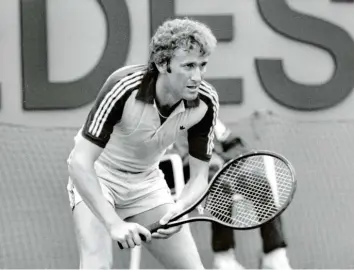  ?? Foto: imago ?? Ein Bild aus vergangene­n Tagen: Max Wünschig zählt Ende der 70er und Anfang der 80er zu den besten Tennisspie­lern Deutschlan­ds. Hier 1981 beim ATP-Turnier in Stuttgart.