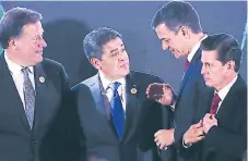  ??  ?? DIÁLOGO. Los presidente­s Juan Carlos Varela, Juan Orlando Hernández, Pedro Sánchez y Enrique Peña Nieto.