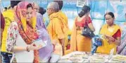  ?? HT ?? Devotees purchasing books from a stall during the programme.