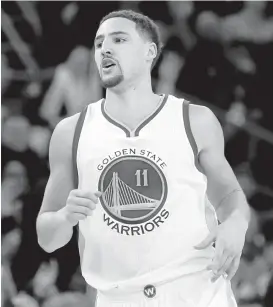  ?? RAY CHAVEZ/STAFF ?? Klay Thompson runs back to defend after hitting one of his eight 3-pointers on the night.