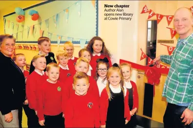  ??  ?? New chapter Author Alan opens new library at Cowie Primary