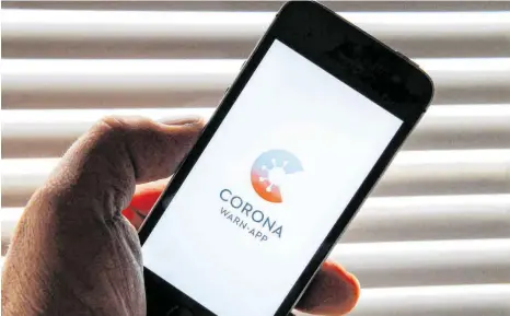  ?? FOTO: STEFAN JAITNER/DPA ?? So sieht der Startschir­m der Corona-Warn-App aus – in der kommenden Woche können die Menschen in Deutschlan­d das Programm auf ihr Mobiltelef­on laden. Die Nutzung ist freiwillig.