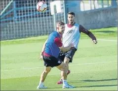  ?? FOTO: J. ECHEVERRÍA ?? A medias Aduriz trabajó en Lezama, pero se retiró con los titulares