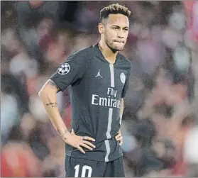  ?? FOTO: EFE ?? Neymar, con la mirada perdida durante la derrota del PSG ante el Liverpool