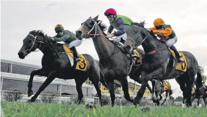  ?? Picture / Racing Desk ?? Longchamp (centre) defends his Opunake Cup title at New Plymouth yesterday.