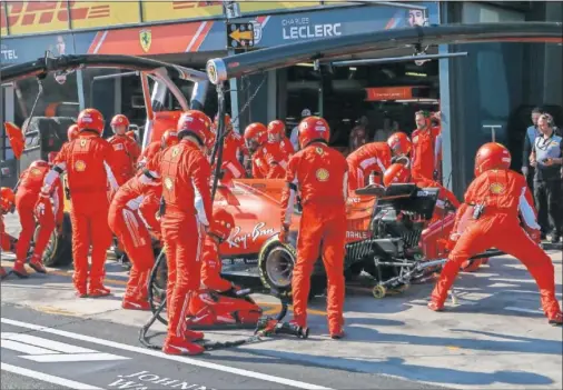  ??  ?? BAJÓN. El resultado de Ferrari en el GP de Australia fue peor de lo que se esperaba teniendo en cuenta sus positivos test de pretempora­da.