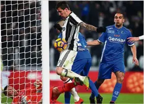  ??  ?? Lucky break: Juventus’ Mario Mandzukic (centre) goes for goal against Empoli in the Serie A match in Turin on Saturday. — AFP