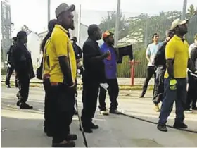  ?? Refugee Action Coalition ?? Police armed with sticks enter the refugee camp on Manus Island. Refugees later reported their shelters, beds and other belongings were destroyed.