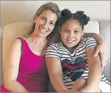  ?? [REYNOLDSBU­RG SCHOOLS PHOTO] ?? Teacher Tanya Thomas has never had 10-year-old Éva Evans in a class but learned at the start of the school year that a student was ailing and probably would need a kidney transplant.