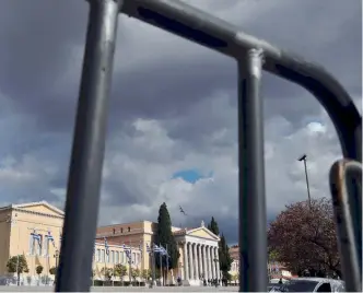  ??  ?? Barriers surround Zappeion Hall, the building which will host the press center for the duration of US President Barack Obama’s visit. Obama commended the ‘inspiring’ generosity the Greek people have shown to the refugees.