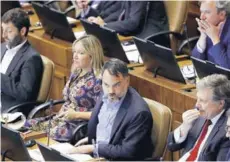  ??  ?? Diputados de la UDI en la sala de la Cámara.