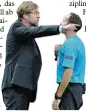  ?? Foto: imago ?? Natürliche Kontrahent­en: Trainer Jürgen Klopp und ein Schiedsric­hter.