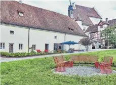  ?? FOTO: HENRY M. LINDNER ?? Blick auf die „Vordere Schütte“am Alten Schloss in Kißlegg. Hier wurde ein neues Tagungs- und Eventzentr­um eröffnet.