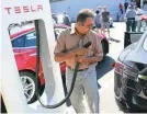  ?? ANDA CHU/AP ?? Tesla’s website says supercharg­ers can add up to 322 miles of range in 15 minutes.