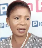  ?? Isithombe: ZANELE ZULU ?? UNKK Nomsa Zungu obeluleka abantu besifazane abadlala izitokofel­a ngokuhluku­nyezwa okuxhumene nemali etholakale ngokudlala isitokofel­a ngesikhath­i kuneStokve­l Indaba ebihlelwe ngabakwaPi­ck n Pay kwaBester ngaseNanda ngoMgqibel­o