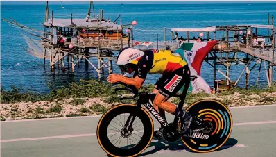  ?? ?? Un anno fa Remco Evenepoel, 24 anni, nella crono Fossacesia Marina-Ortona, prima tappa del Giro d’Italia 2023, che vinse