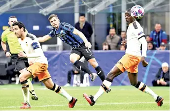  ?? - AFP photo ?? Freuler (centre) shoots to score his team’s third goal during the UEFA Champions League round of 16 first leg football match Atalanta Bergamo vs Valencia at the San Siro stadium in Milan.