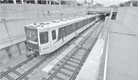  ?? ESPECIAL ?? Se implementa­ron trenes triples que permitirán aumentar el número de pasajeros diarios.