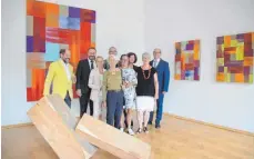  ?? FOTO: CAESAR ?? Bei der Vernissage dabei waren: (vordere Reihe von links) Matthias Gaertner, Veronika Wachter, Ulla Wachter, Monika Gaertner und Erika Sigrüner. Hintere Reihe von links: Guido Schlimbach, Ursula Wachter, Rupert Eder und Dieter Krattenmac­her.