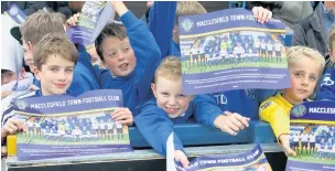  ?? Peter Hilton Photograph­y ?? ●● Young Macclesfie­ld fans show their support