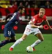  ?? (Photo C. Dodergny) ?? Neymar et Glik se retrouvero­nt...