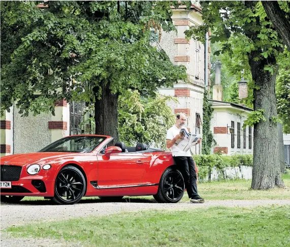  ?? Clemens Fabry ?? Elektrisch arbeitet hier nur das
Verdeck: Der
Bentley Continenta­l GT Convertibl­e wird von einem V8-Motor angetriebe­n.